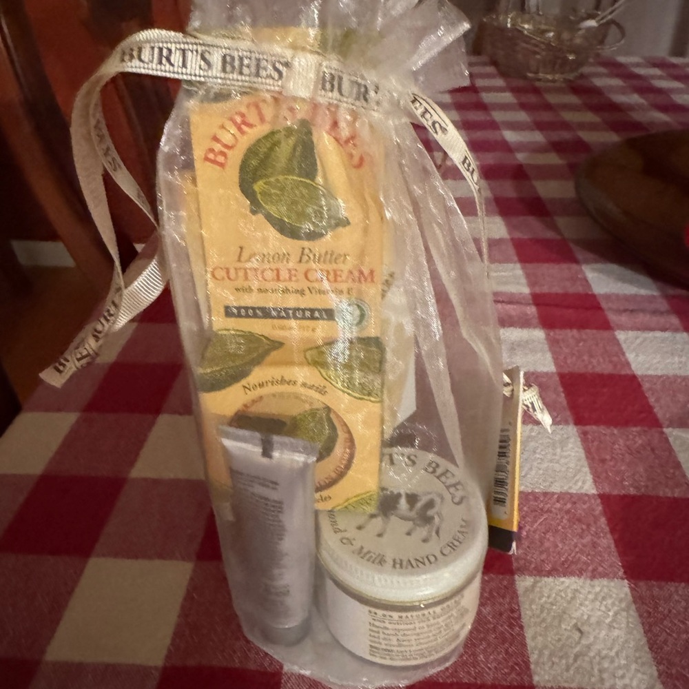 Burt's Bees Lemon Butter Cuticle & Hand Care Set - Yellow